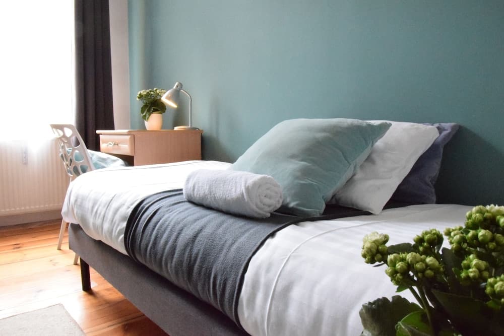 Blooms Inn & Apartments