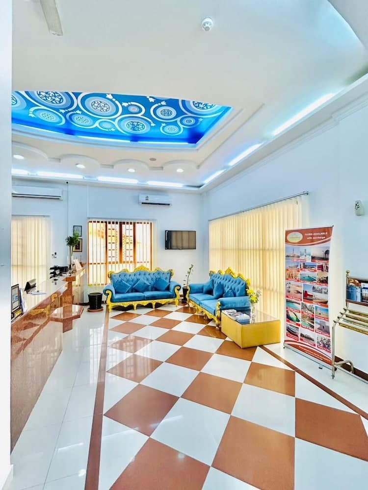 Al Ayjah Plaza Hotel