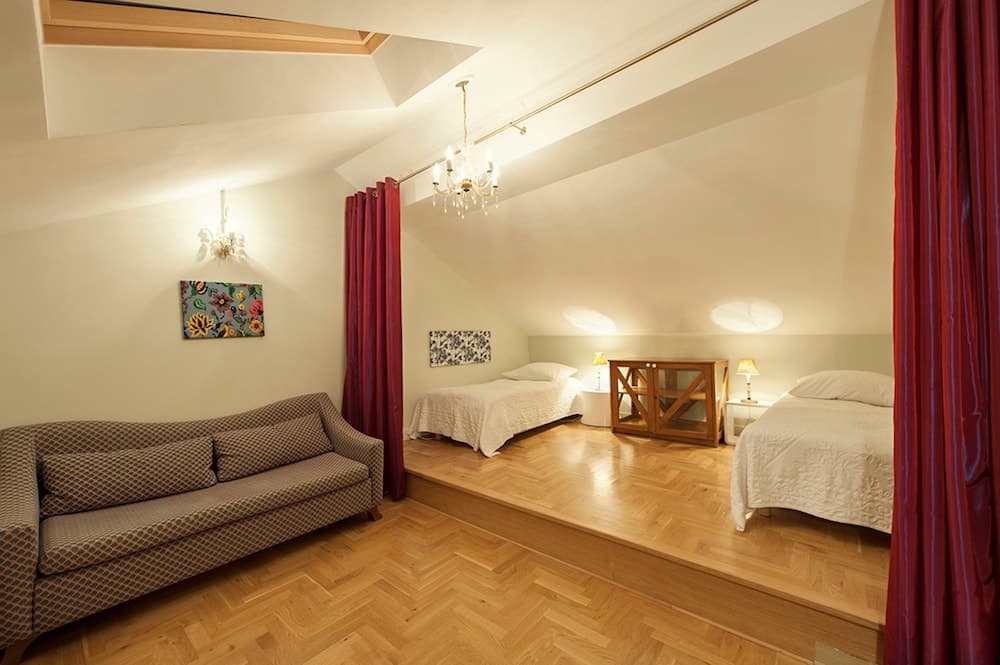 Crystal Suites Chez Helena