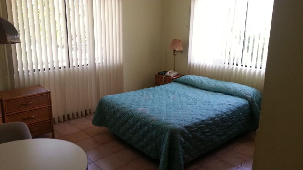 Summer Holiday Hotel