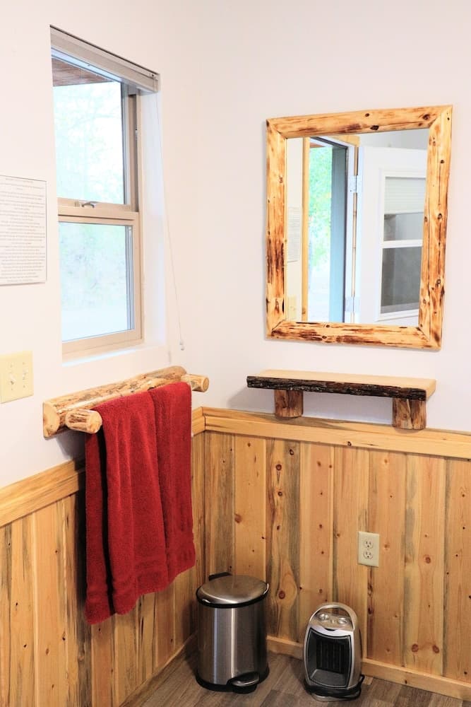 Eycat Lodging Company