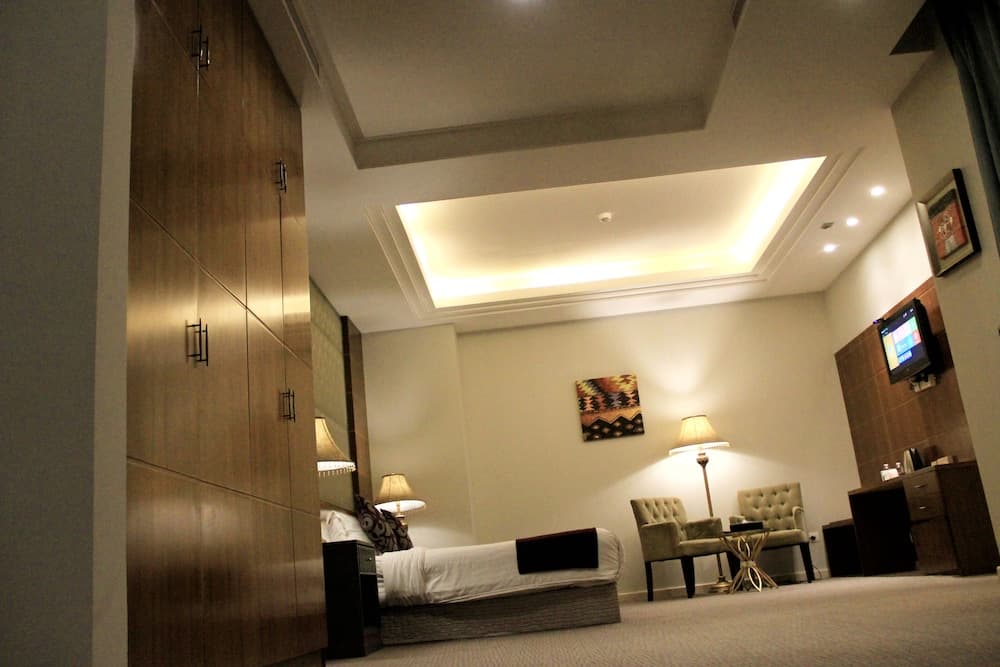 Business Inn Tahlia Hotel