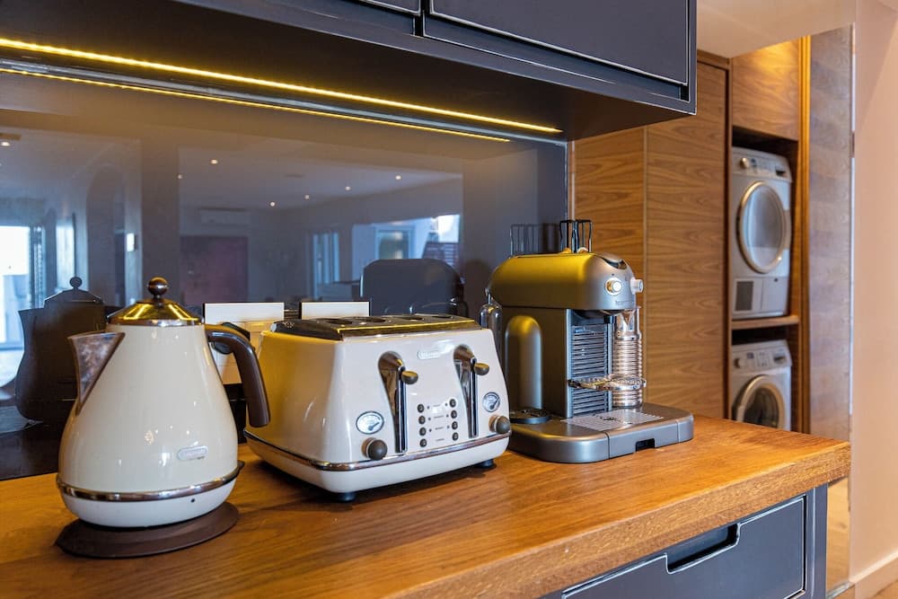 Clifton YOLO Spaces – Clifton Private Beach Villa