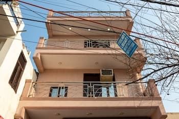 Eat Sleep Wander Studio Apartments