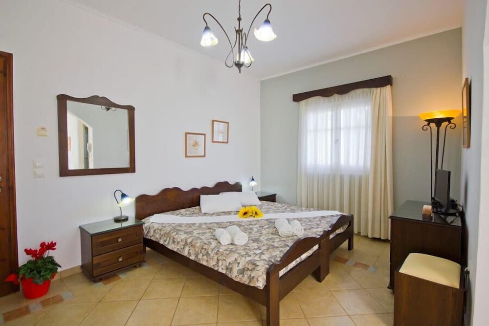 Nikos Sea view apts Milos