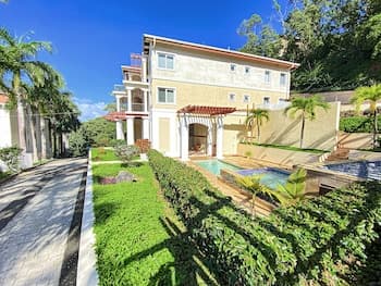 Sea Vue Luxury Vacation Condominiums