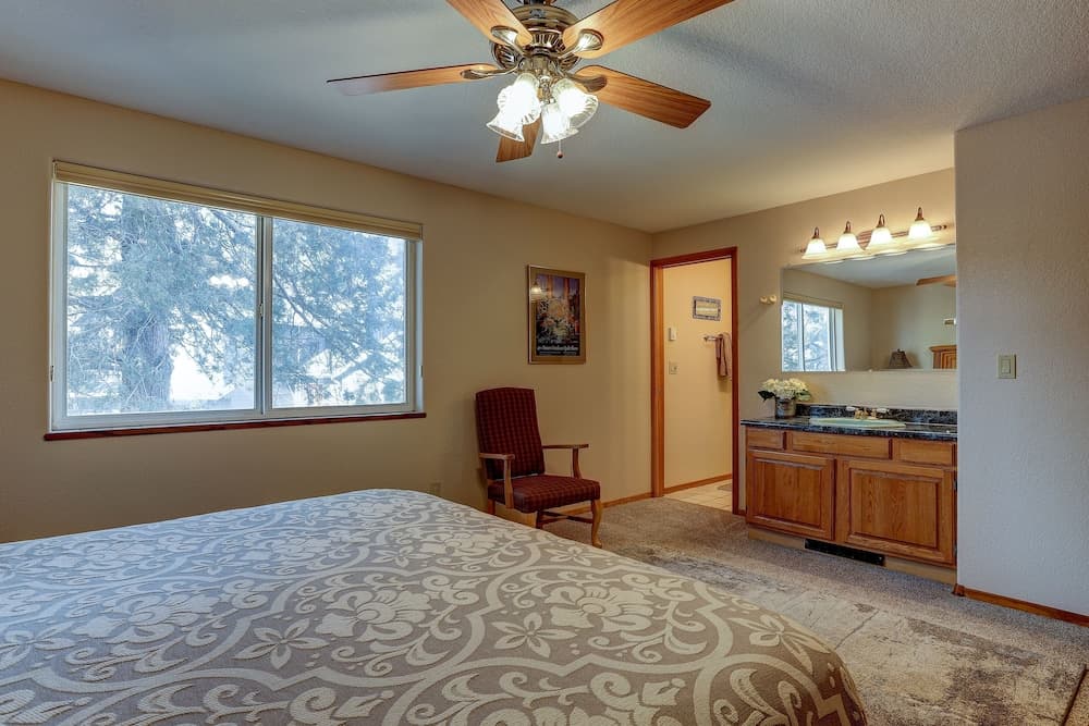 Larkspur Trail 3 Bedroom Home by RedAwning