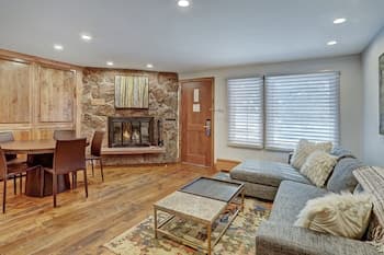 Exterior Entry 2 Bedroom Located In The Heart Of Vail Condo