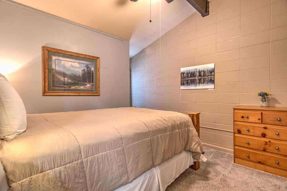 Abbot House #20 by Village Properties at Sunriver