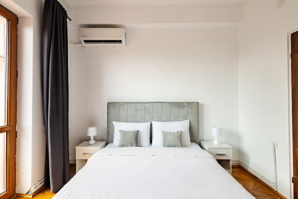 Downtown Victoria Apartments By CityBookings