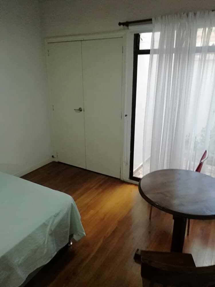 Bed & Breakfast Local Home