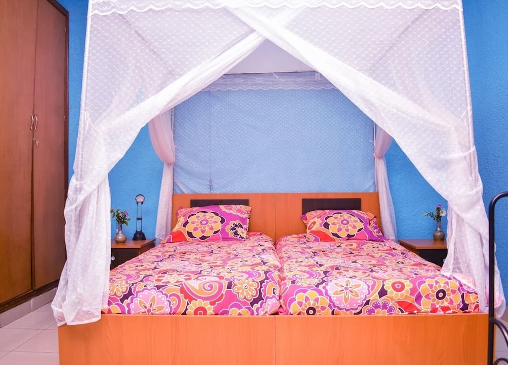 Transit House Airport