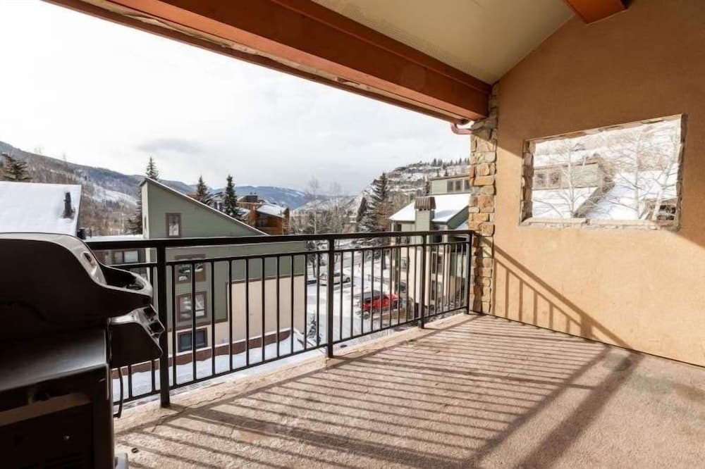 Breakaway West Convenient Condo Near Vail Village by RedAwning
