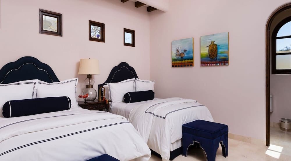 Beautiful Holiday Villa in a Prime Location in Cabo San Lucas 1007