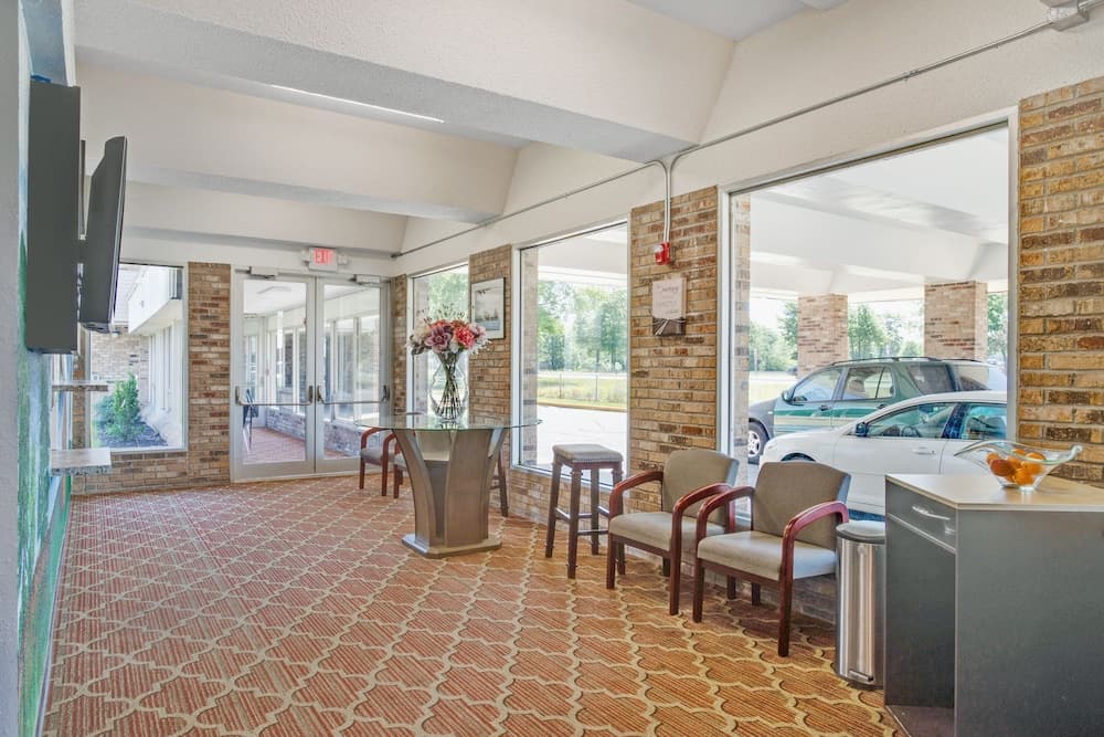 OYO Hotel Mona Lake Muskegon