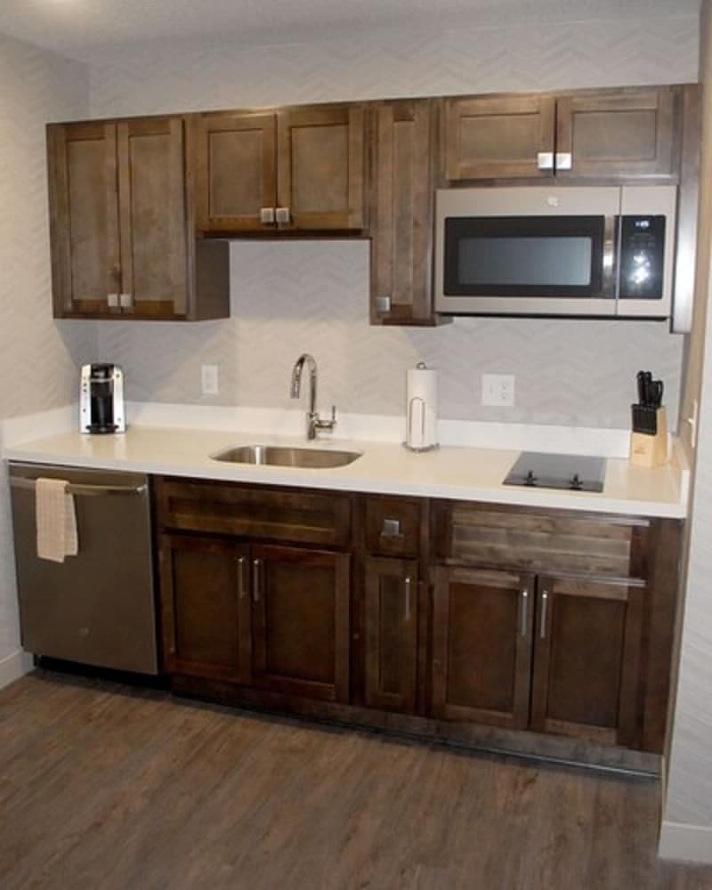 Spring Lake Townhomes and Suites