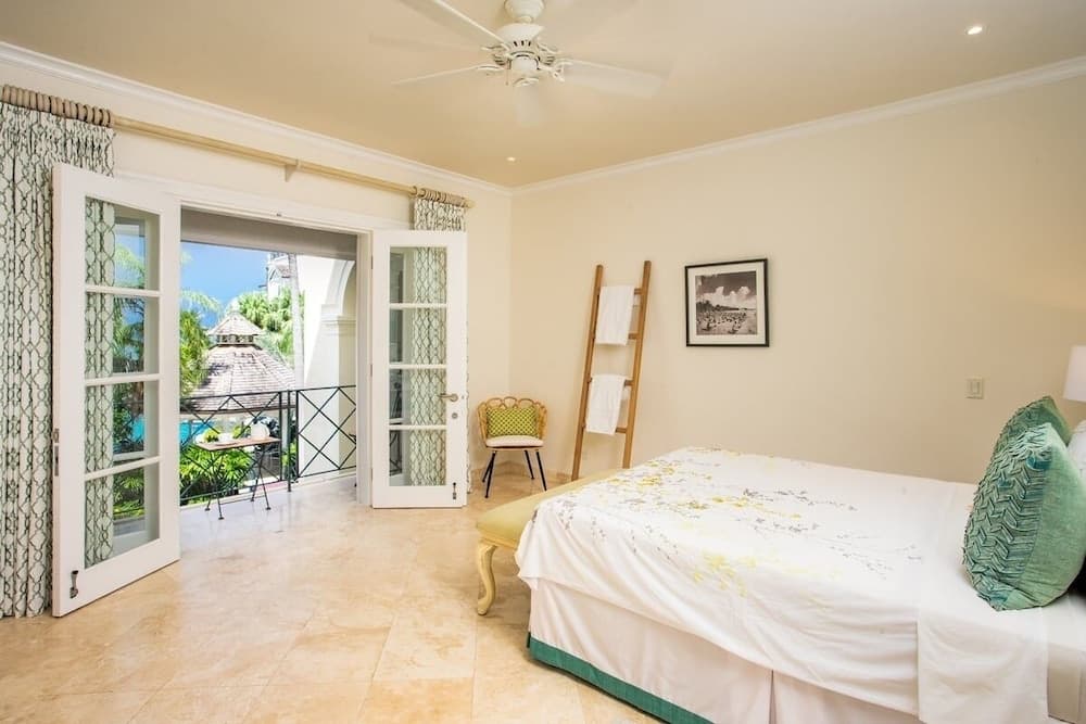 Schooner Bay 205 by Blue Sky Luxury