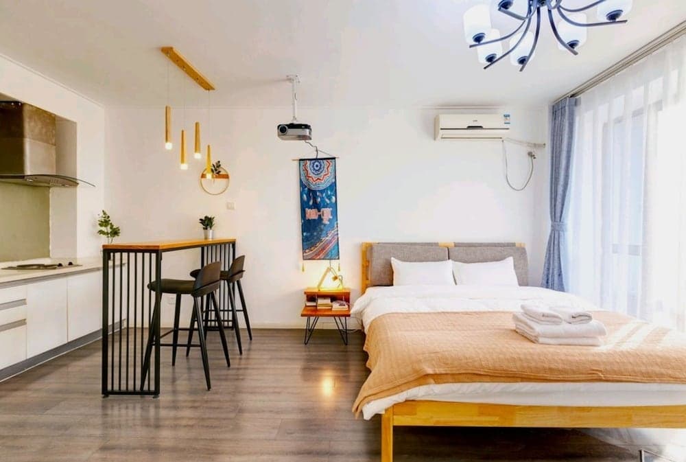 Janyue Movie Night High Rise View