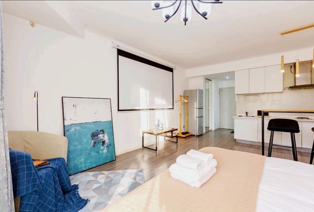 Janyue Movie Night High Rise View