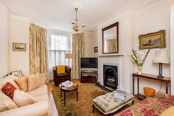 Fabulously British 3 Bed House near Battersea Park