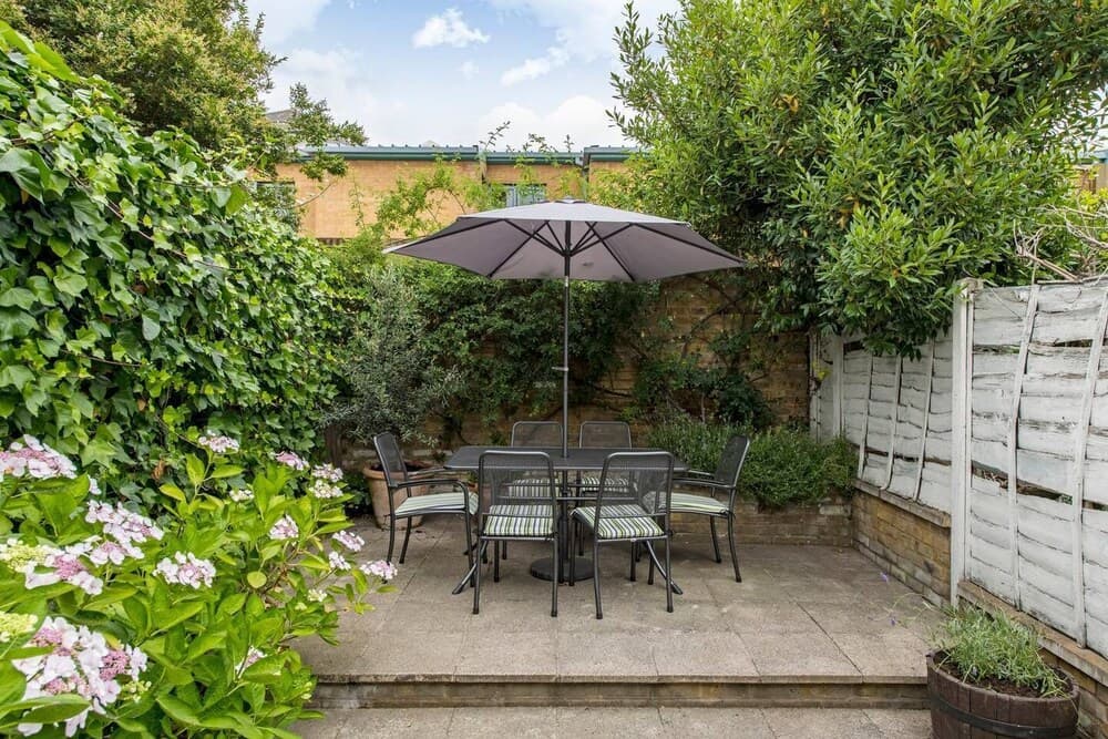 Delightful 2-bed Home, Fulham