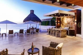 The Ultimate Holiday Villa in With Private Pool and Close to the Beach, Cabo San Lucas Villa 1049
