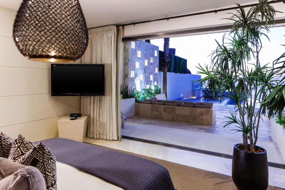 The Ultimate Holiday Villa in With Private Pool and Close to the Beach, Cabo San Lucas Villa 1049