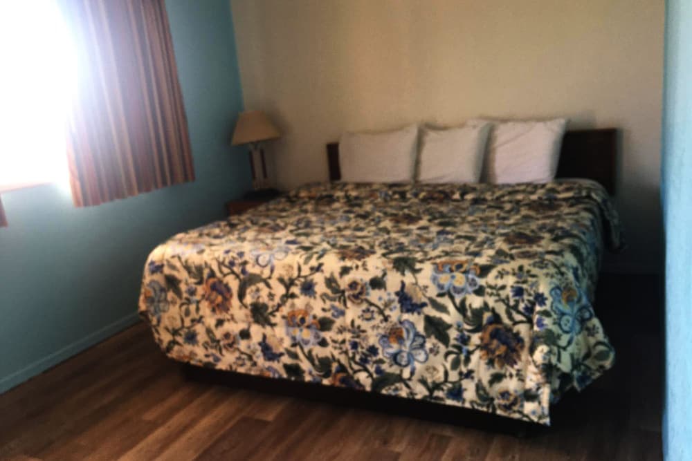 Sky-Palace Inn & Suites El Dorado