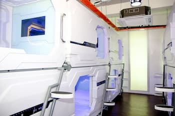 UZ Airport Capsule Hotel