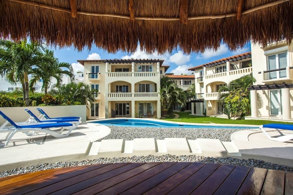 1BR Condo - Best Location! Pool+beach! Sleeps 4!!