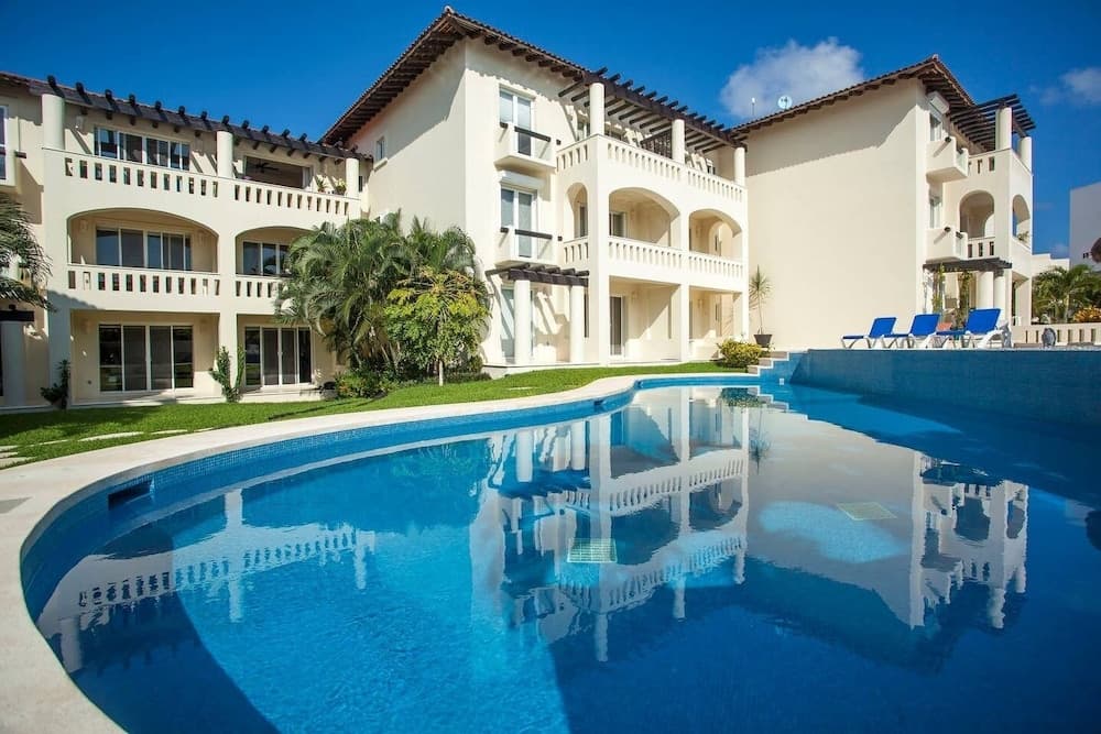 1BR Condo - Best Location! Pool+beach! Sleeps 4!!