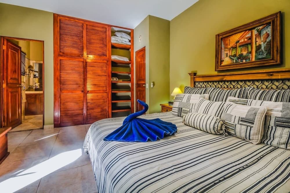 Condo for 6 by the Golf Course in Playacar. Best!!