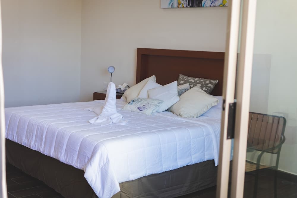 La Lola Hotel & Suites