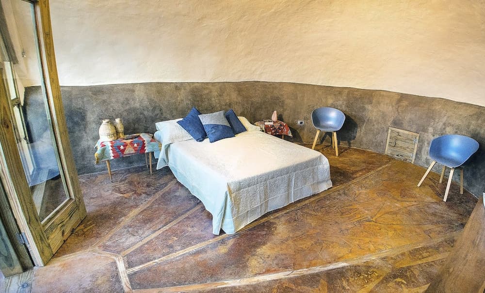 Caliu Earthship Ecolodge