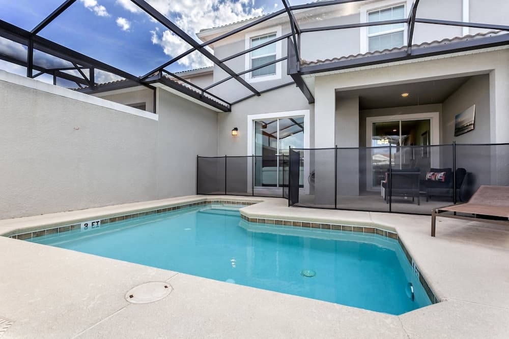 Romeo Circle Villa Story Lake 2