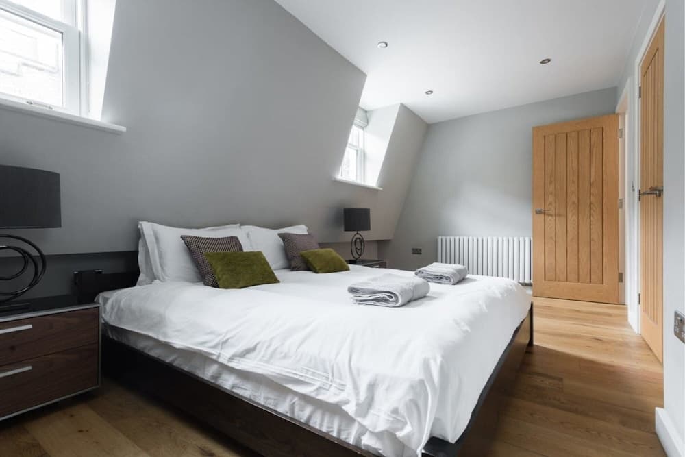 The Escalier Mews - Stunning 3bdr Home Flooded With Light