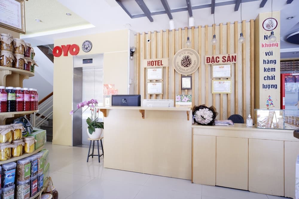 OYO 1040 Xuan Quynh Hotel