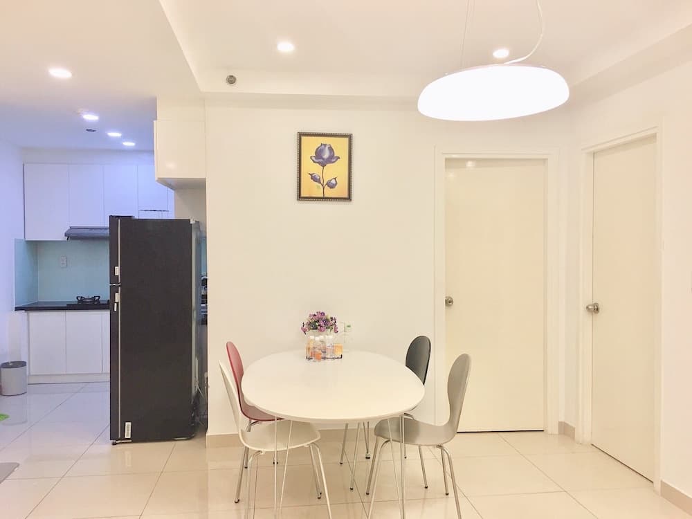 Modern Apartment in Scenic Valley Phu My Hung D7