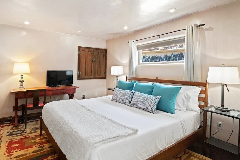 Casa Carmen Zia - Comfortable East Side Elegance - NEW Listing