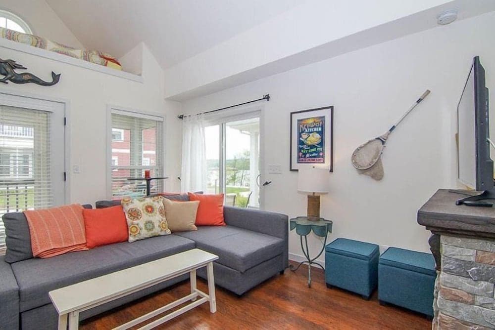 Captain`s Quarters - 179 Leeward Way, Cottage #6