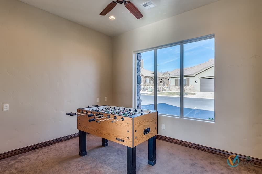 Lost Springs @ Coral Ridge Resort 3 Bedroom Townhouse by RedAwning