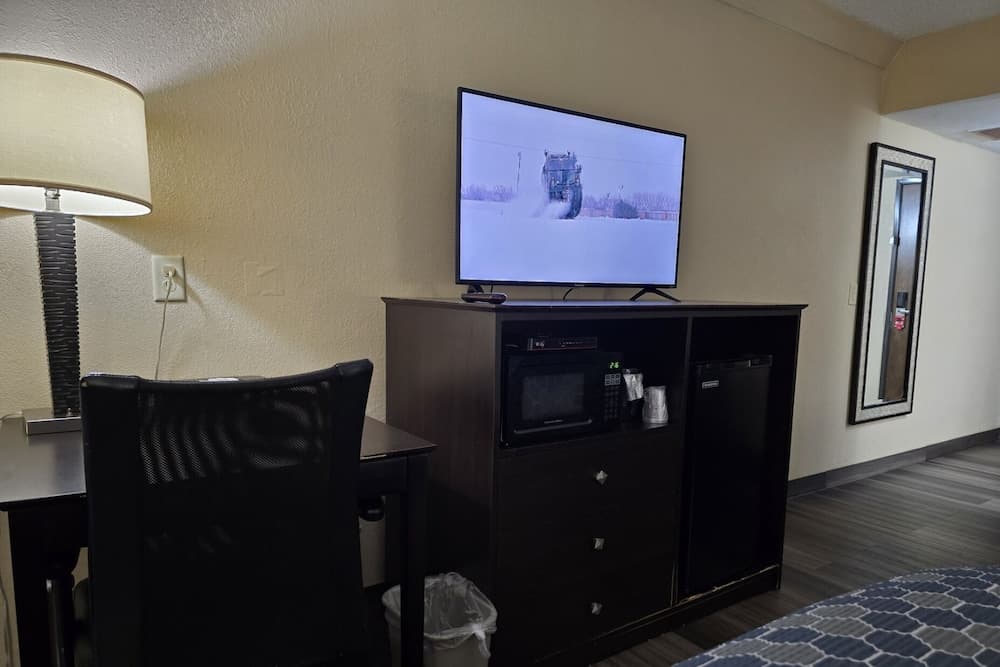 Econo Lodge Inn & Suites Mason City - Clear Lake