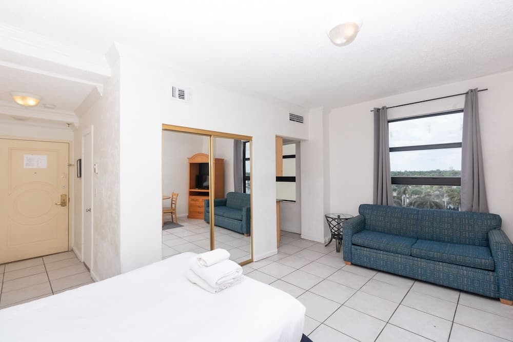 679 City View Hollywood Beach