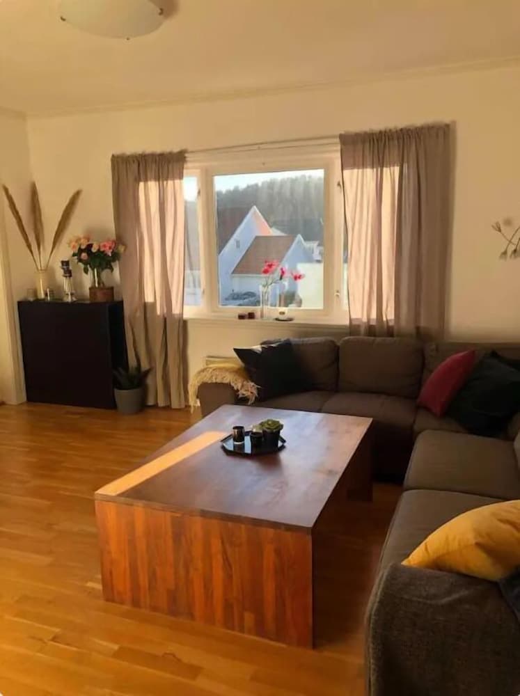 StayPlus Central Five Bedroom Home