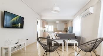 Elise Apartment Airport  by Airstay