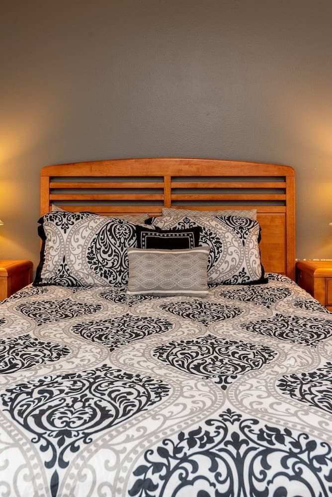 3BR Lindfields Pool Home 8632 by OVRH