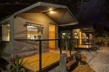 Naankuse Travellers Inn - Hostel