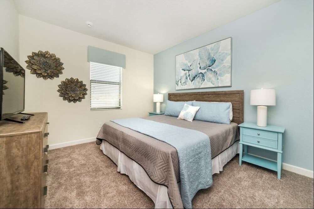 Luxury Lake View 8 BR Villa With Games Room