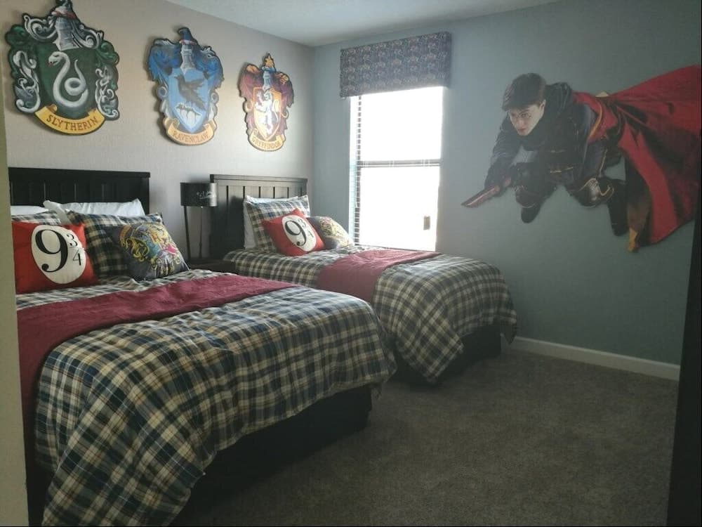 Luxury Lake View 8 BR Villa With Games Room