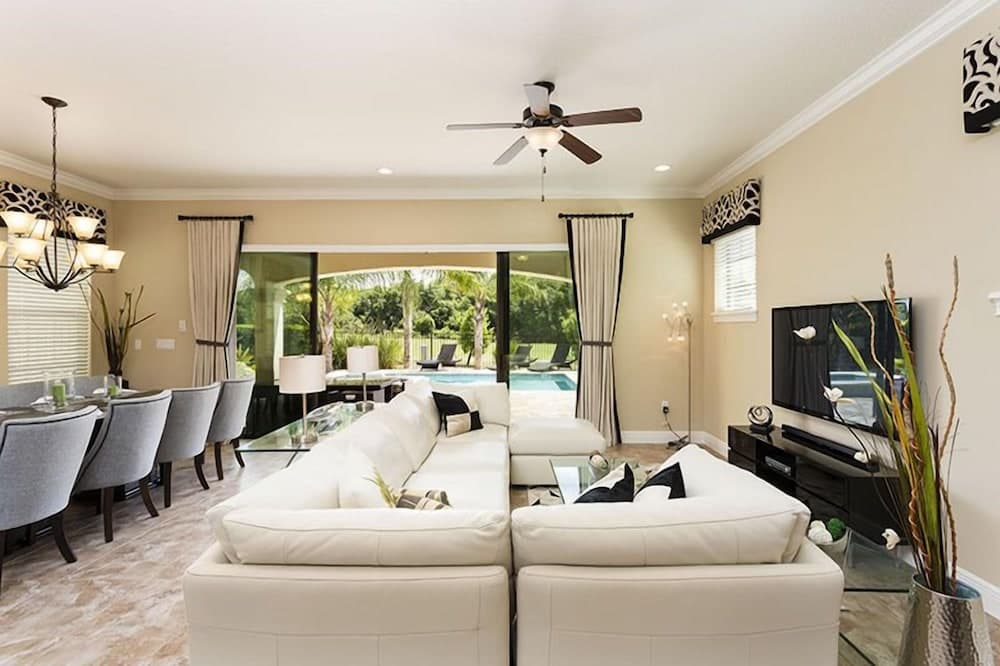 5 Bed 5 Ba Villa with Game Room, Pool & Spa